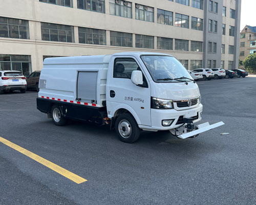 Customizable Highway Maintenance Lorry With Waterway System And Front Spray Rack