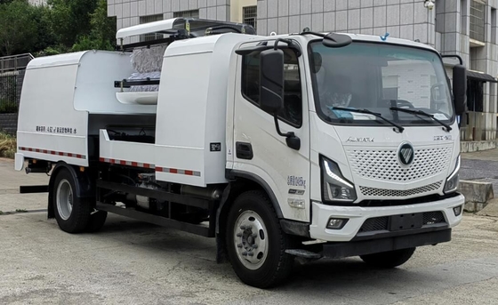 Green Energy Guardrail Cleaning Truck High Precision With Satellite Positioning Function