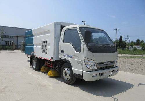Four Sweeping Discs Street Sweeping Truck For Municipal Road Maintenance And Cleaning